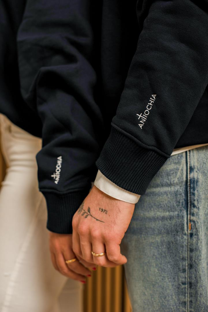 V-Neck Sweatshirt - „Adina“