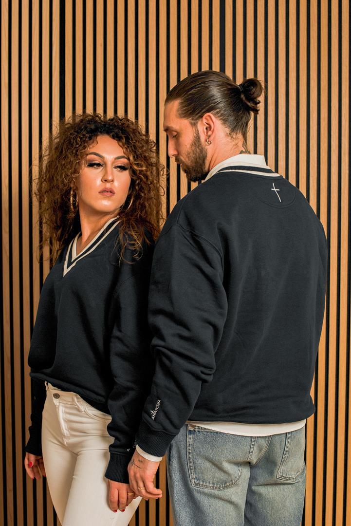 V-Neck Sweatshirt - „Adina“