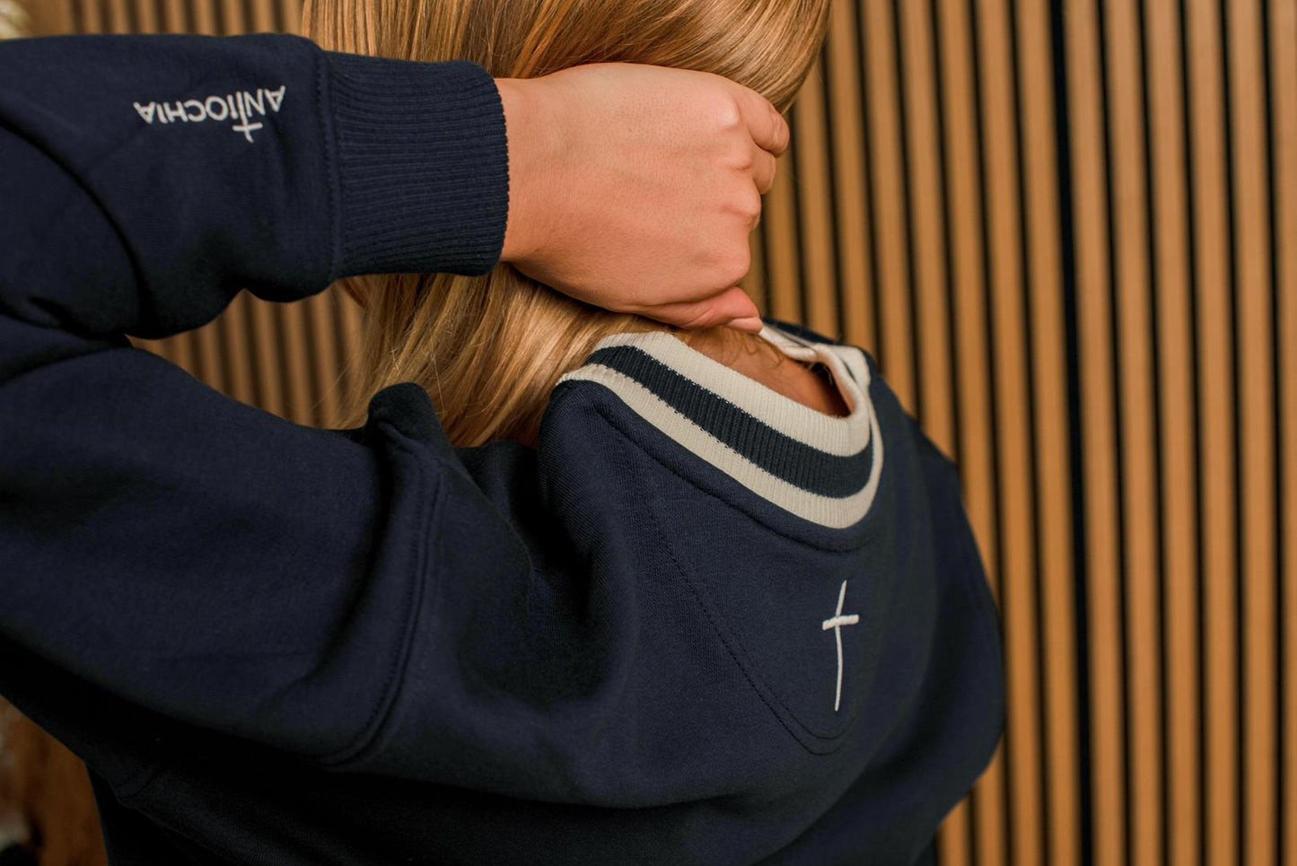 V-Neck Sweatshirt - „Adina“