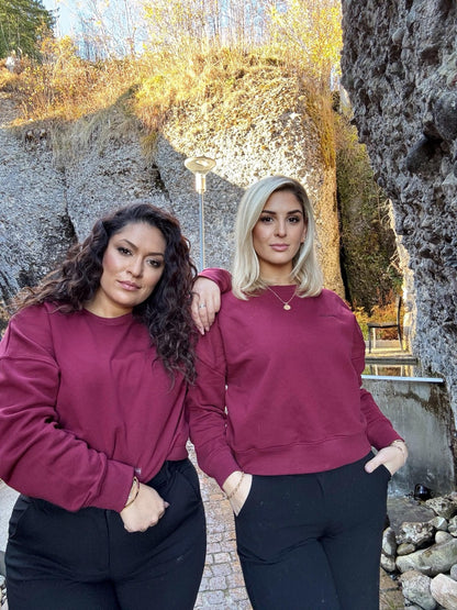 ICON Cropped Sweatshirt Magdalena Rückansicht mit Kreuz am Nacken - ANTIOCHIA Markenzeichen